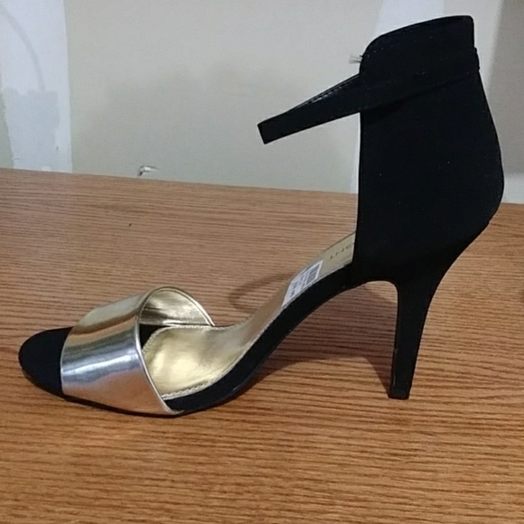 Black and gold heels - Picture 2 of 3